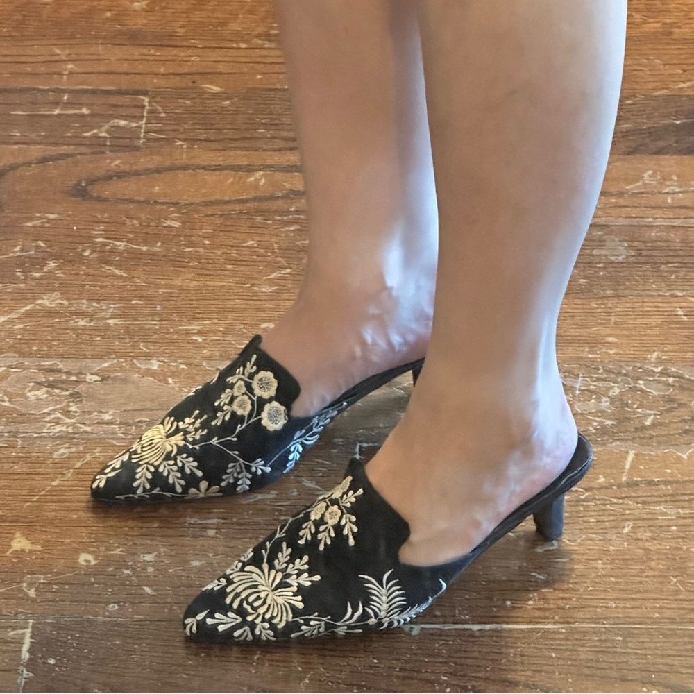 Vintage Black and Cream Embroidered Mules